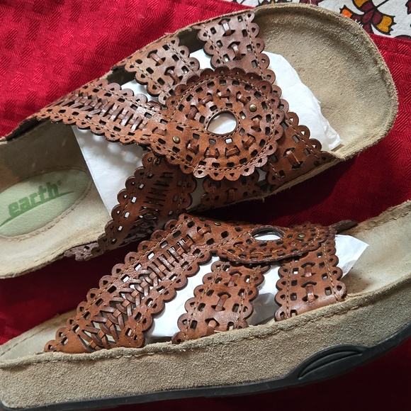 EARTH Origins "Holly" Sandal mandala design. Tan Leather. EUC SZ. 7.5 - Picture 3 of 10
